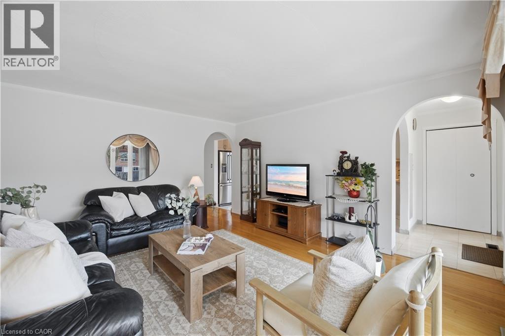 31 SUMMERCREST Drive, Hamilton, Ontario, L8K6G5 — Photo 6