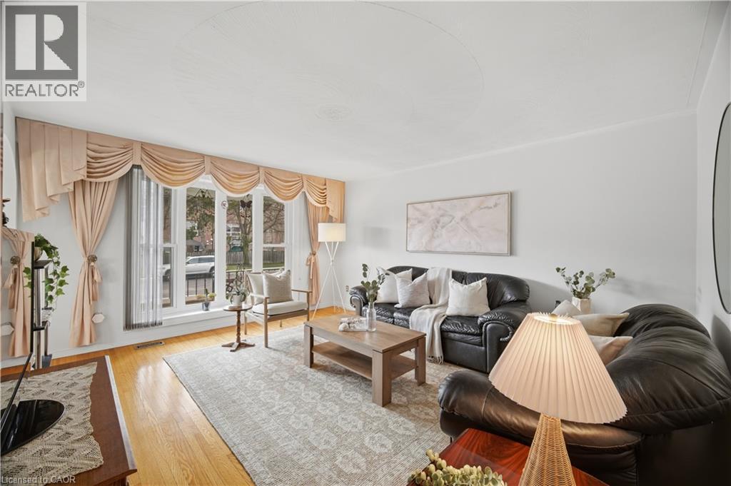 31 SUMMERCREST Drive, Hamilton, Ontario, L8K6G5 — Photo 7