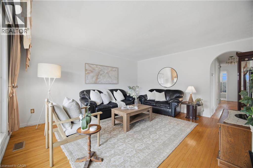 31 SUMMERCREST Drive, Hamilton, Ontario, L8K6G5 — Photo 9