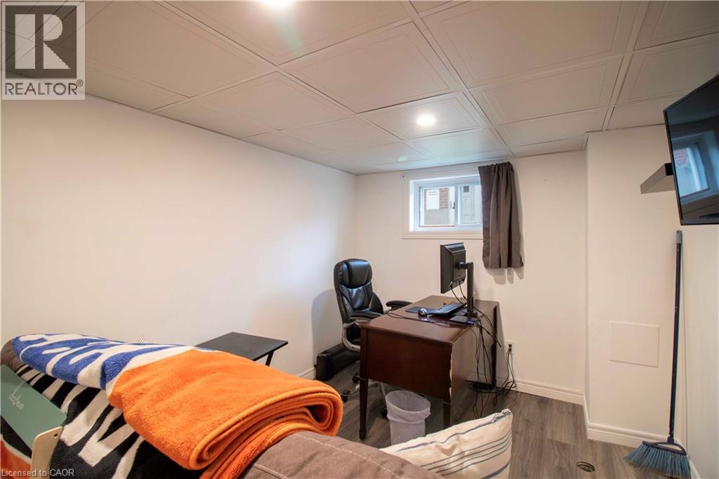 149 E 34TH Street, Hamilton, Ontario, L8V3W7 — Photo 25