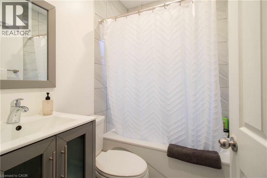 149 E 34TH Street, Hamilton, Ontario, L8V3W7 — Photo 3