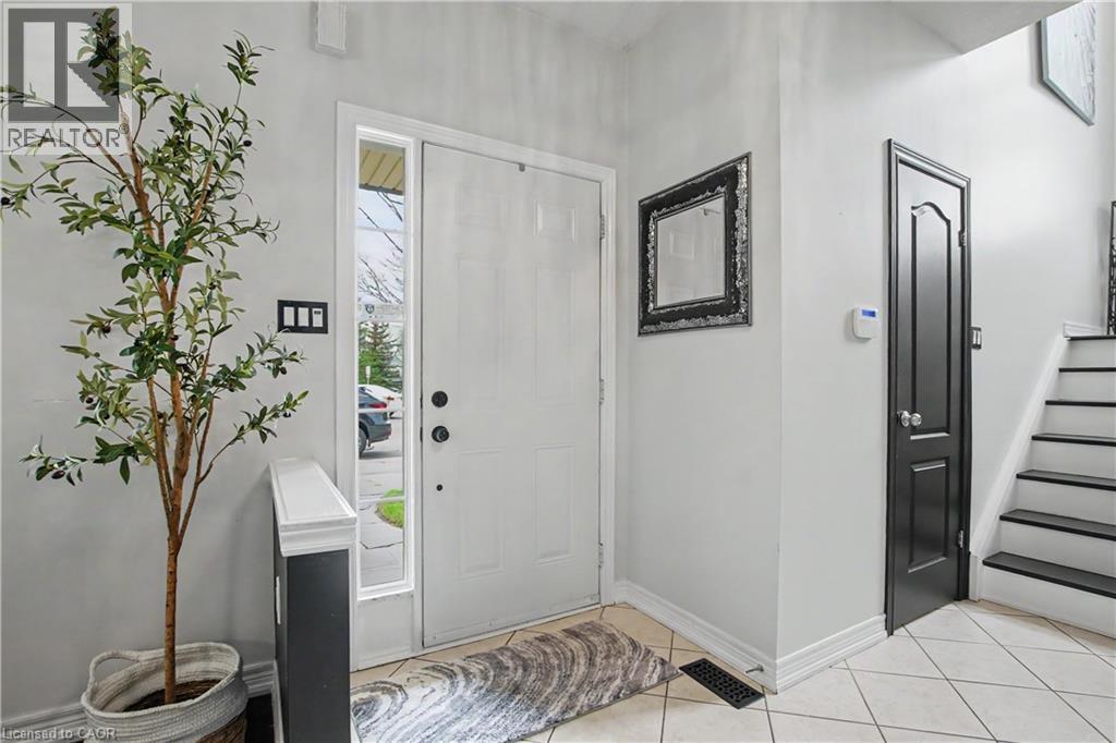 60 CLOVERLEAF Drive Unit# 31, Ancaster, Ontario, L9K1S8 — Photo 6