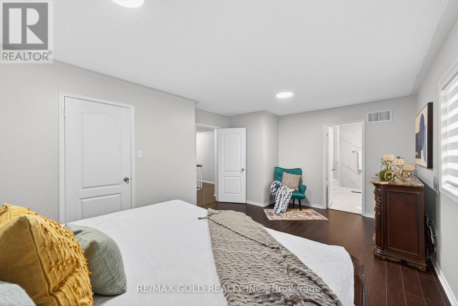 12 LINDERWOOD DRIVE, Brampton (Fletcher's Meadow), Ontario, L7A1R7 — Photo 3