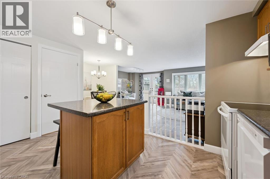 254 AUBURN Drive, Waterloo, Ontario, N2K3Z4 — Photo 2