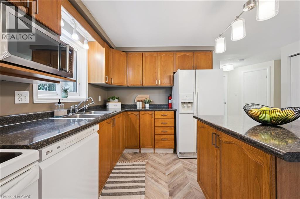 254 AUBURN Drive, Waterloo, Ontario, N2K3Z4 — Photo 4