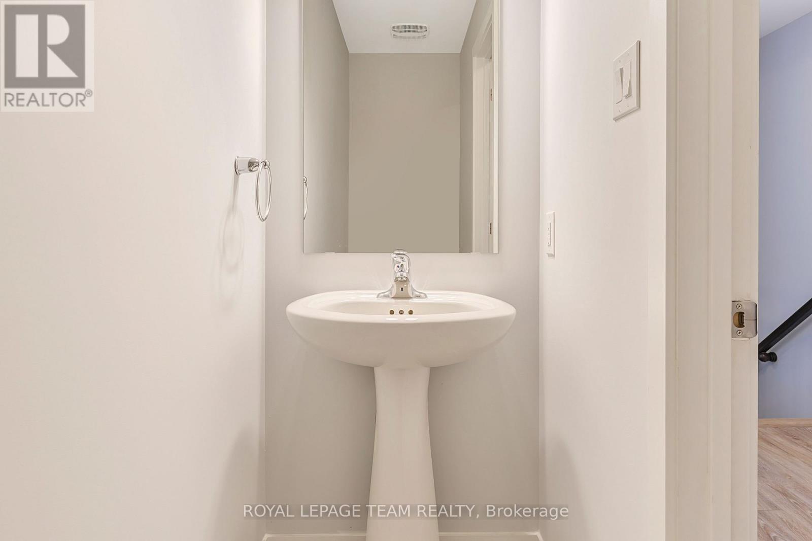 722 LILLIAN FREIMAN PRIVATE, Ottawa, Ontario, K2J7K8 — Photo 3