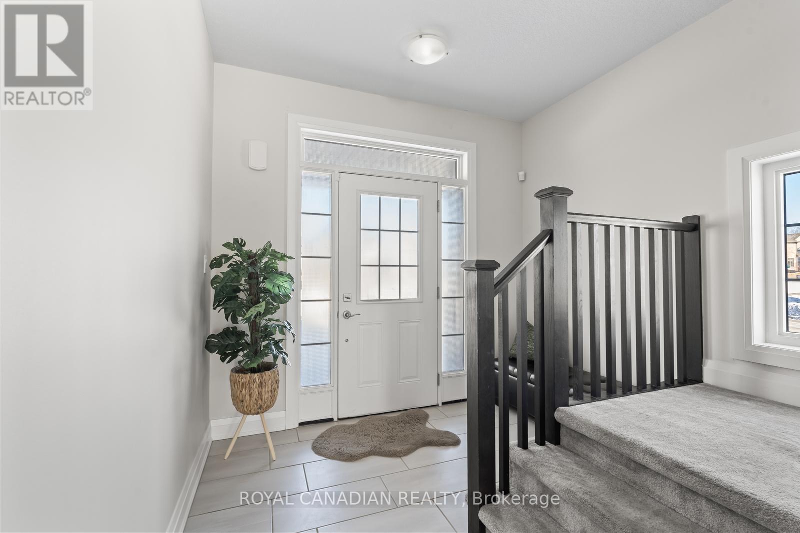 UPPER - 301 BUTTONBUSH STREET, Waterloo, Ontario, N2V0B2 — Photo 2