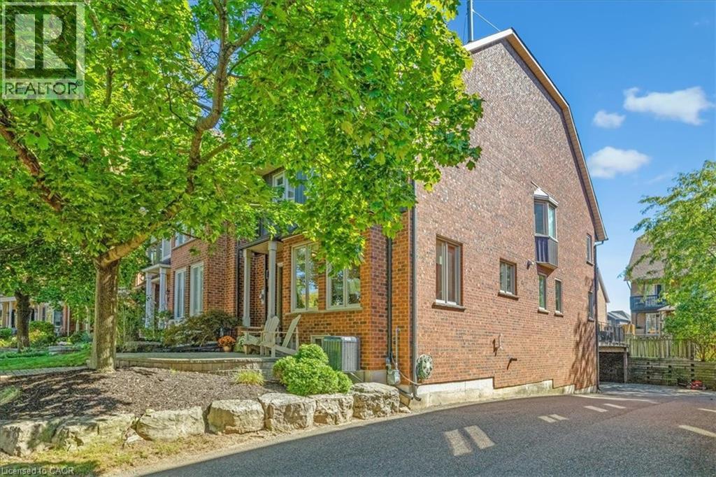 44 SUNVALE Place, Stoney Creek, Ontario, L8E4Z7 — Photo 2