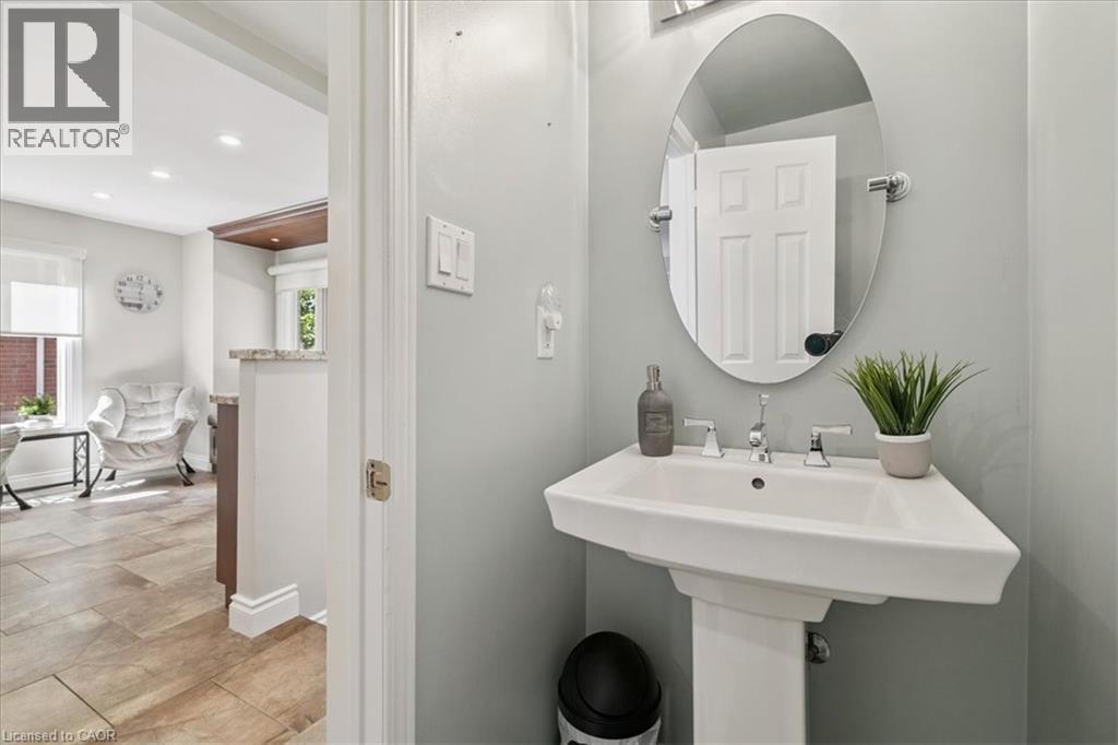 44 SUNVALE Place, Stoney Creek, Ontario, L8E4Z7 — Photo 7