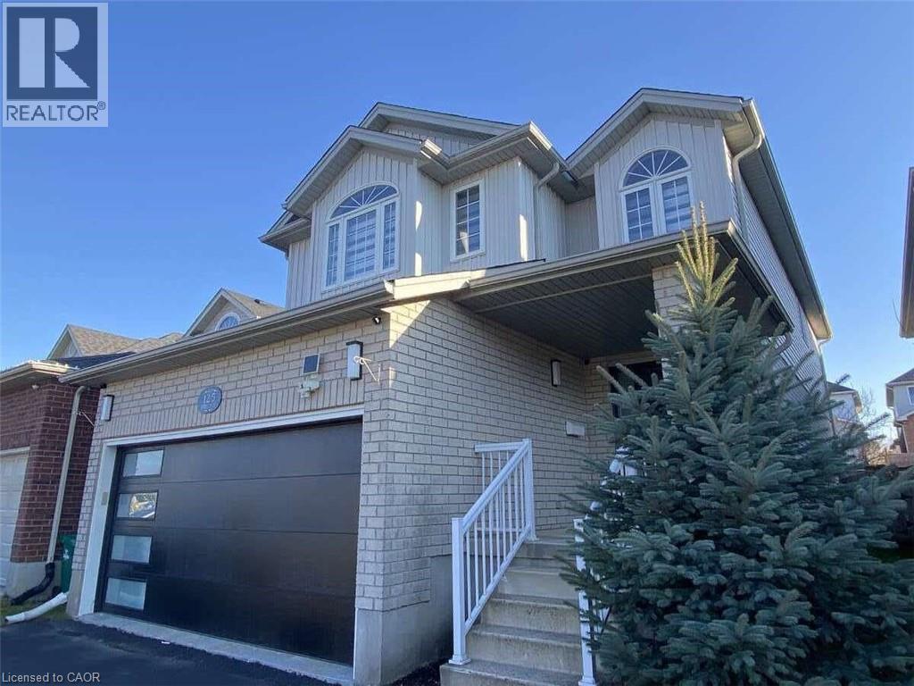 125 STEEPLERIDGE Street, Kitchener, Ontario, N2P2W2 — Photo 2