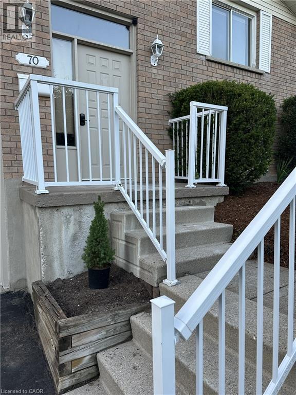 70 BECHTEL Drive, Kitchener, Ontario, N2P1S8 — Photo 2