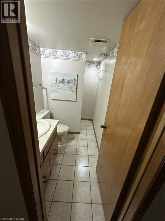 70 BECHTEL Drive, Kitchener, Ontario, N2P1S8 — Photo 3