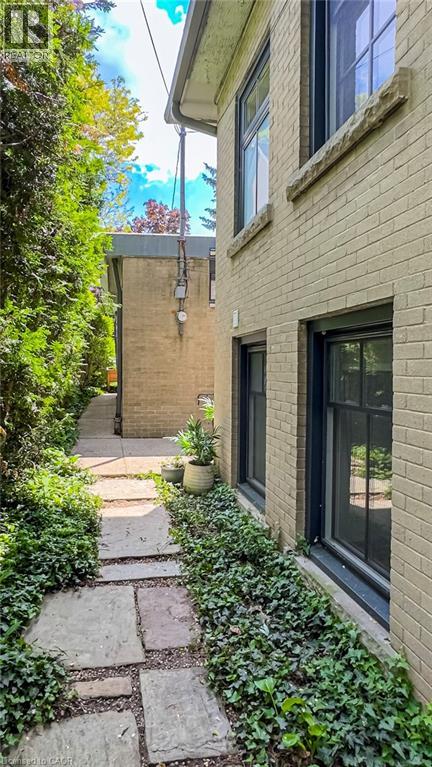 64 UNDERMOUNT Avenue Unit# LOWER, Hamilton, Ontario, L8P3Z6 — Photo 2