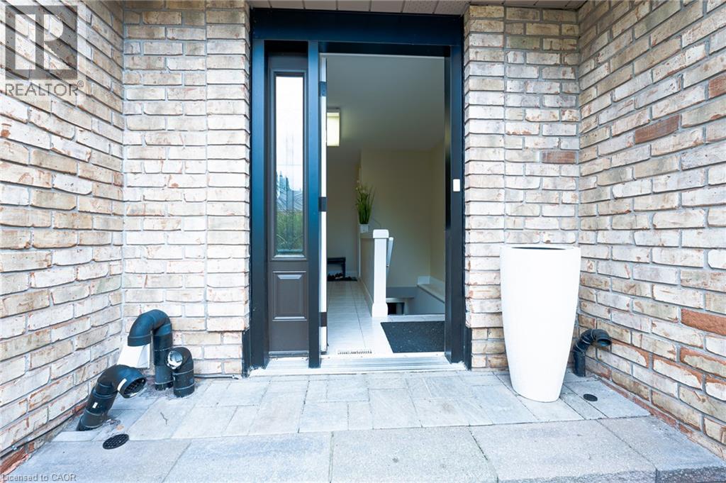 80 DEERVIEW Avenue Unit# Lower, Ancaster, Ontario, L9G4S2 — Photo 2