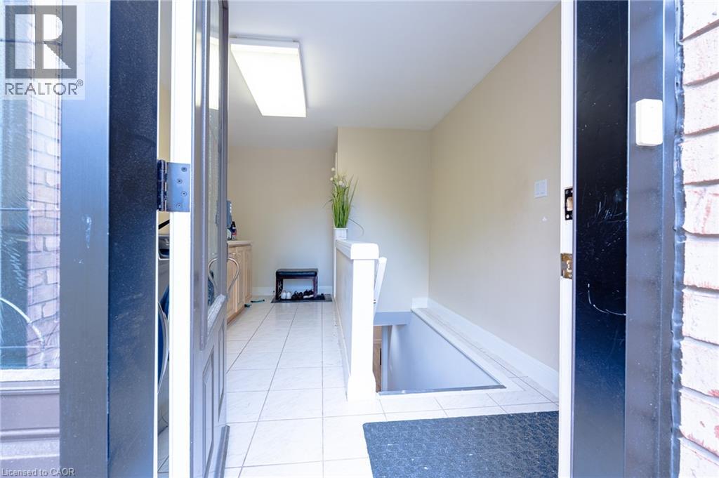 80 DEERVIEW Avenue Unit# Lower, Ancaster, Ontario, L9G4S2 — Photo 3