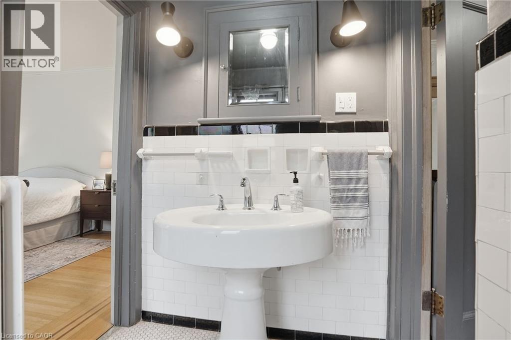 18 INGLEWOOD Drive, Hamilton, Ontario, L8P2T2 — Photo 25