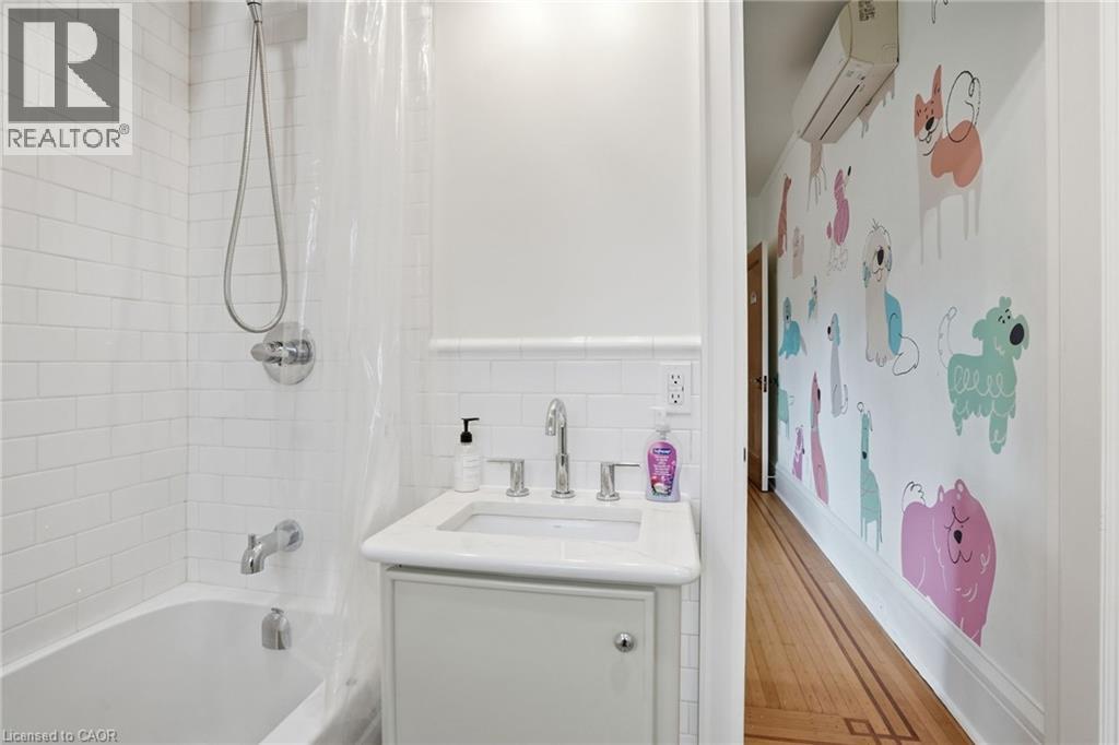 18 INGLEWOOD Drive, Hamilton, Ontario, L8P2T2 — Photo 30