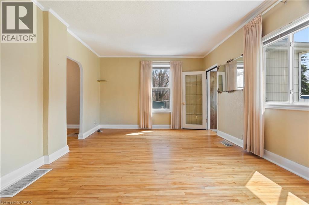 194 MOORE Avenue S, Waterloo, Ontario, N2J1X8 — Photo 10