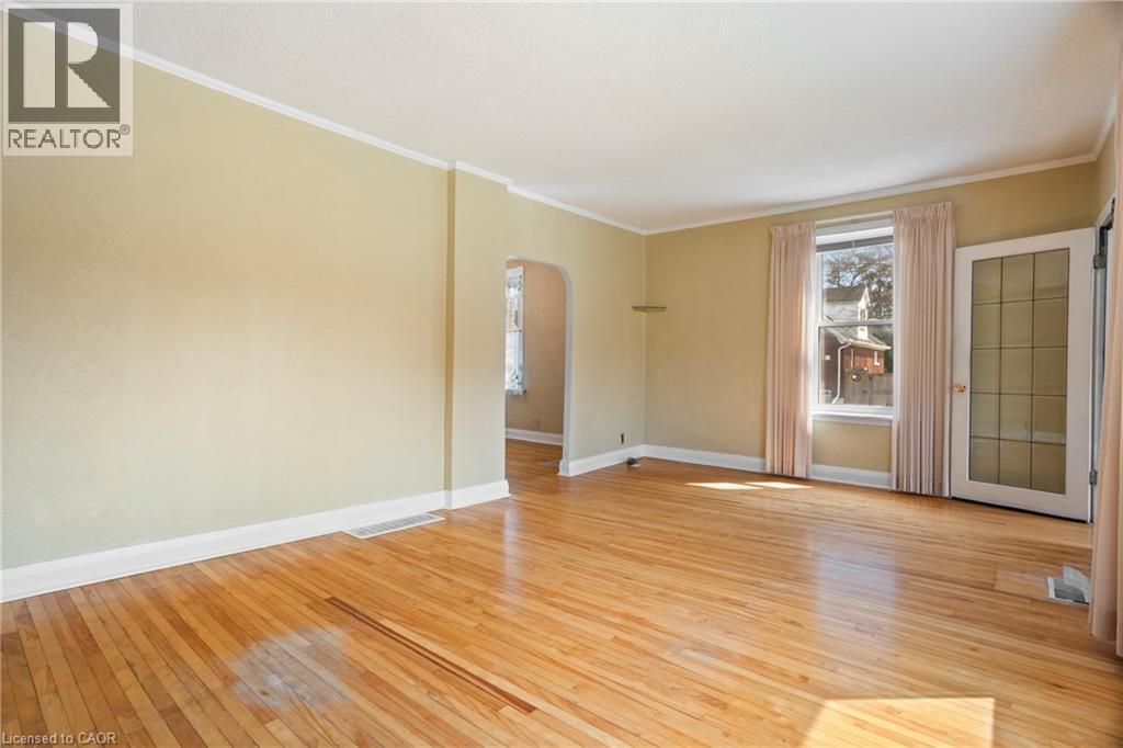 194 MOORE Avenue S, Waterloo, Ontario, N2J1X8 — Photo 11