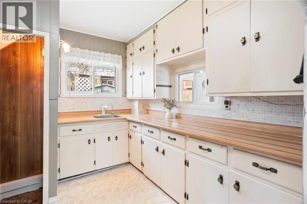 194 MOORE Avenue S, Waterloo, Ontario, N2J1X8 — Photo 19