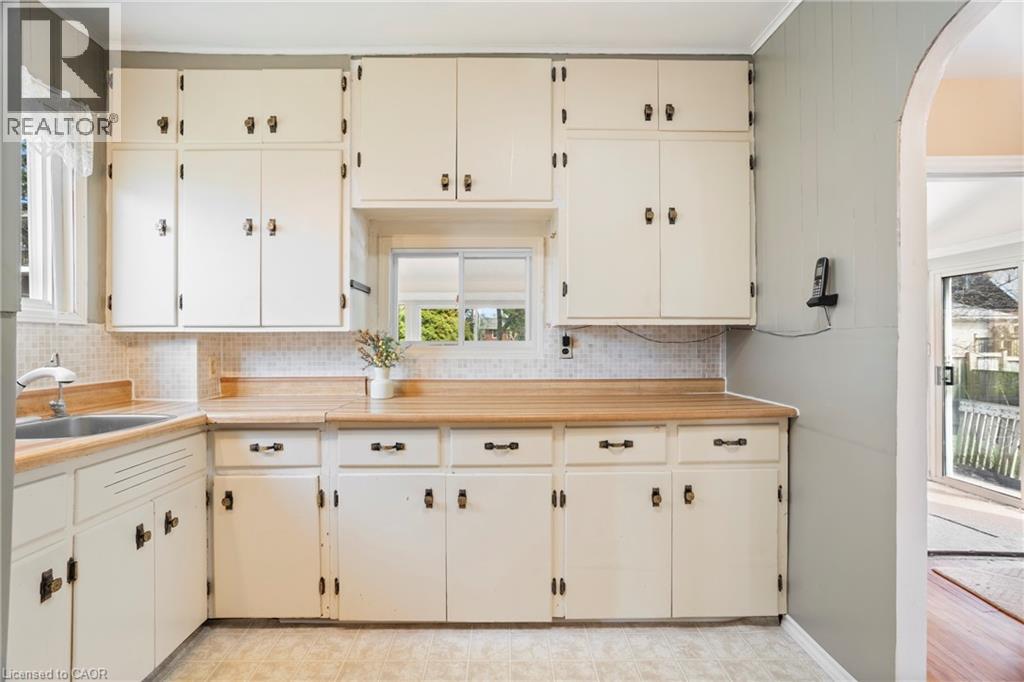 194 MOORE Avenue S, Waterloo, Ontario, N2J1X8 — Photo 20