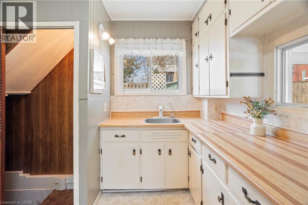 194 MOORE Avenue S, Waterloo, Ontario, N2J1X8 — Photo 21