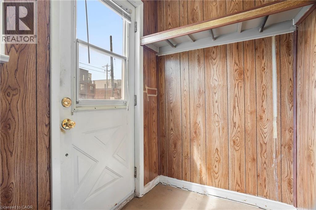 194 MOORE Avenue S, Waterloo, Ontario, N2J1X8 — Photo 6