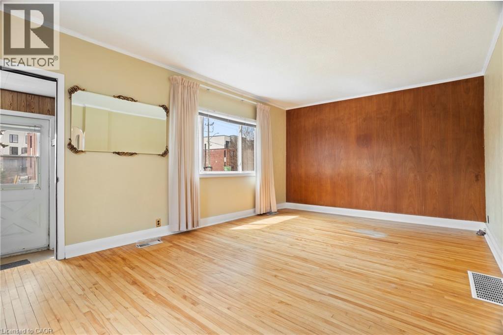 194 MOORE Avenue S, Waterloo, Ontario, N2J1X8 — Photo 8