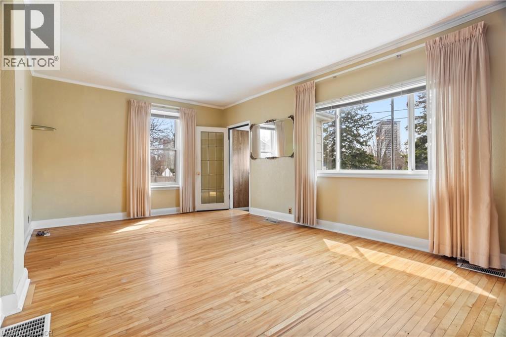 194 MOORE Avenue S, Waterloo, Ontario, N2J1X8 — Photo 9