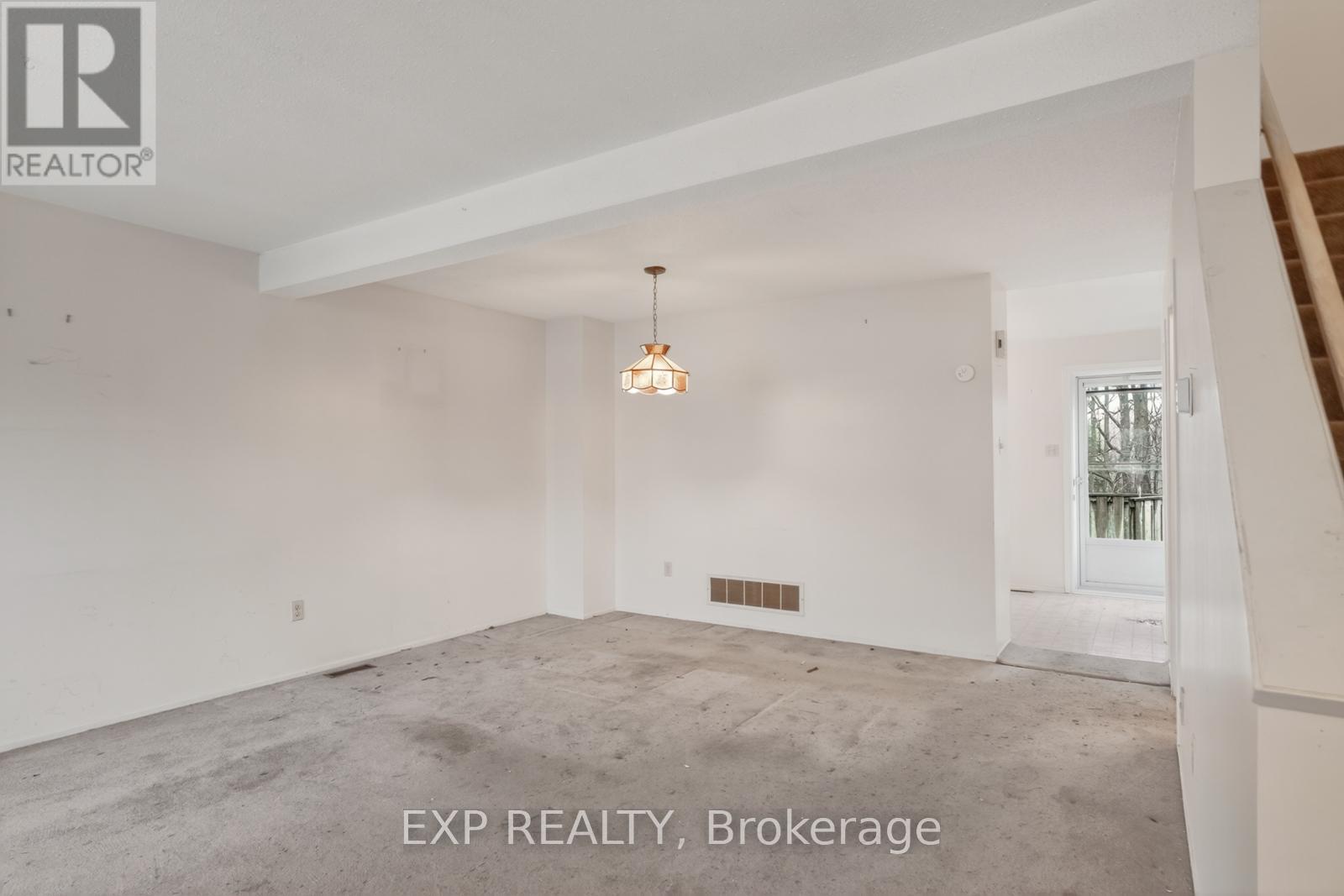 235 TEAL CRESCENT, Ottawa, Ontario, K1E2C3 — Photo 4