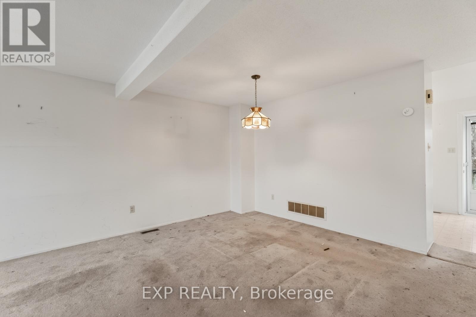 235 TEAL CRESCENT, Ottawa, Ontario, K1E2C3 — Photo 5