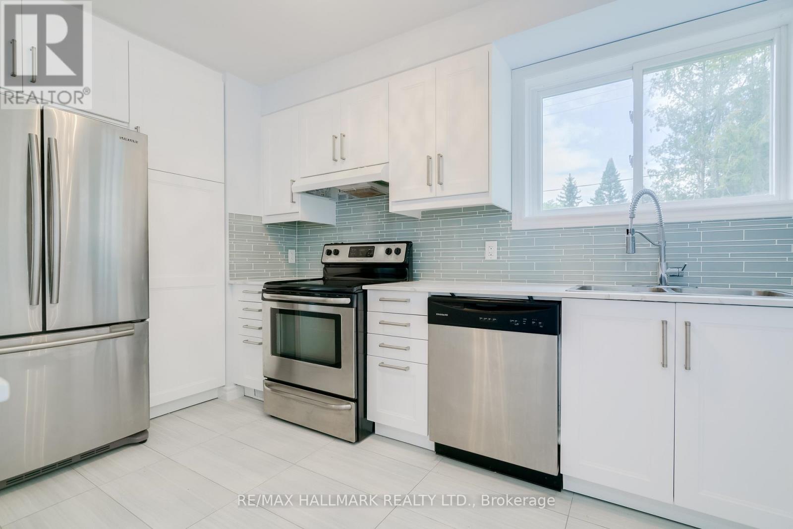 38 OSBORNE AVENUE, Toronto (East End-Danforth), Ontario, M4E3A9 — Photo 11