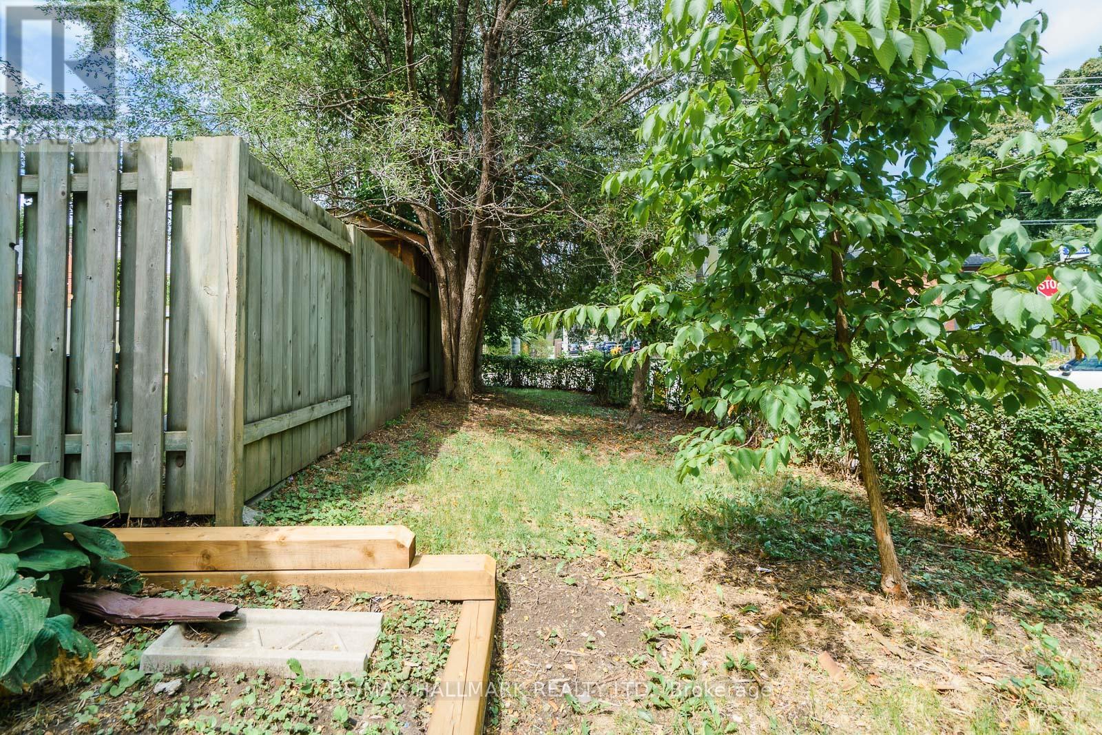 38 OSBORNE AVENUE, Toronto (East End-Danforth), Ontario, M4E3A9 — Photo 2