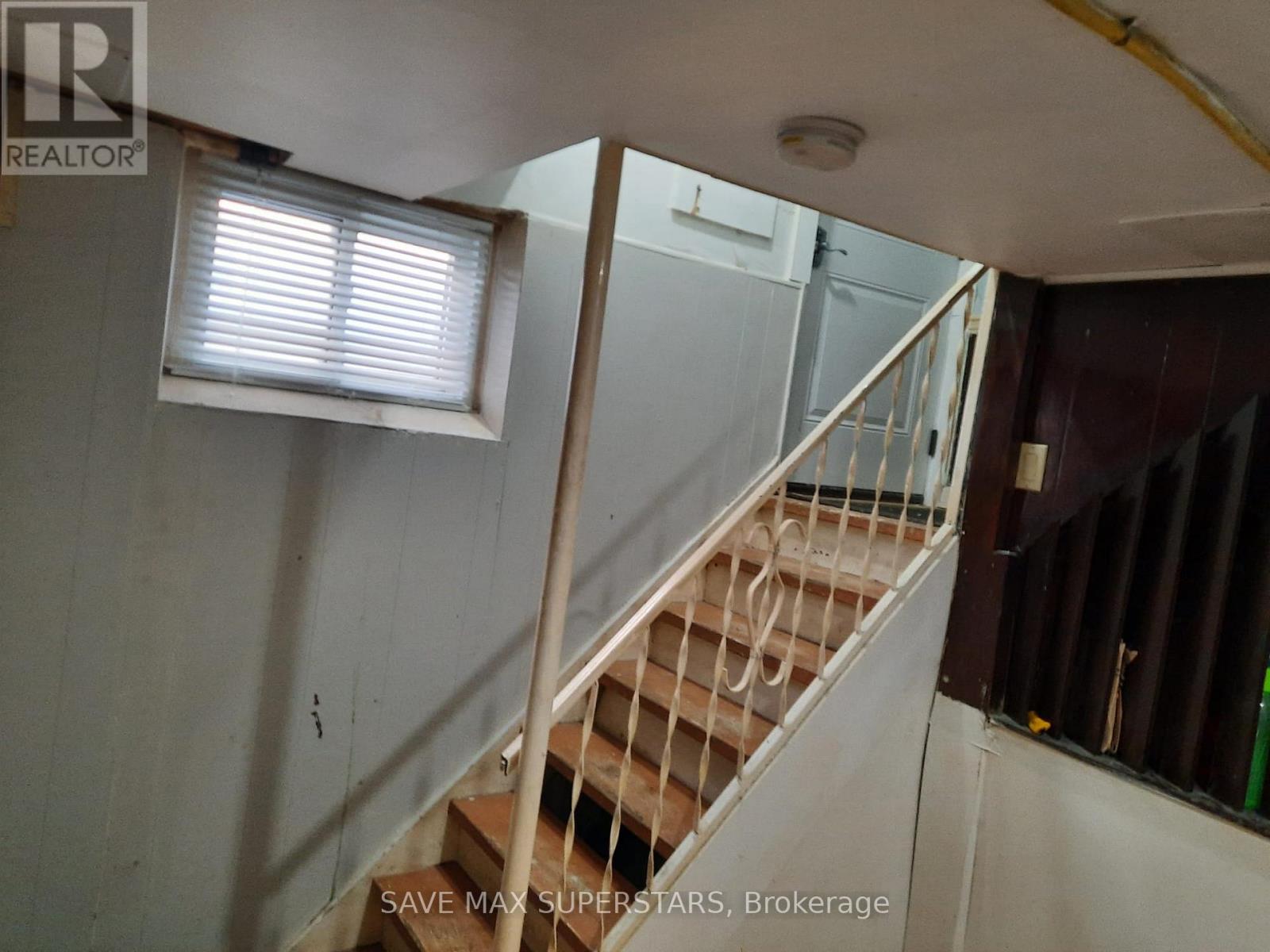 LOWER - 155 GUNN STREET, Barrie (Wellington), Ontario, L4M2H8 — Photo 2