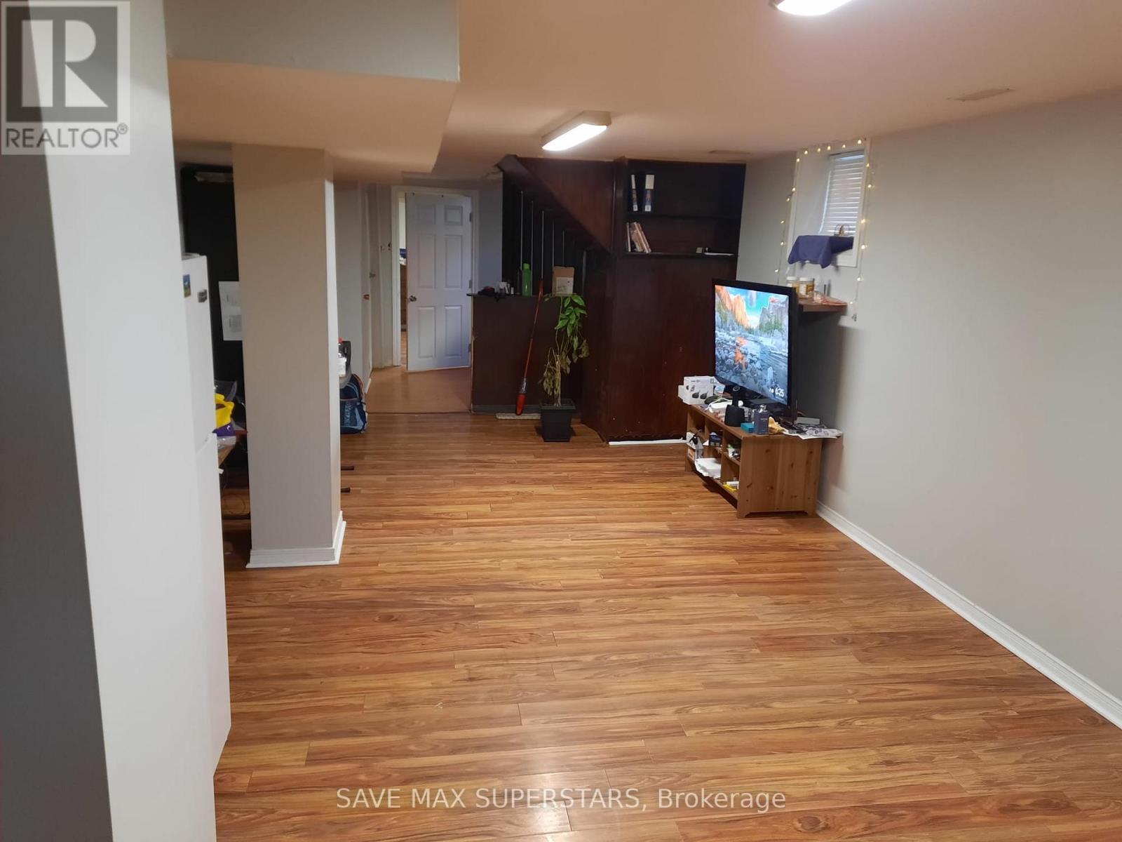 LOWER - 155 GUNN STREET, Barrie (Wellington), Ontario, L4M2H8 — Photo 3