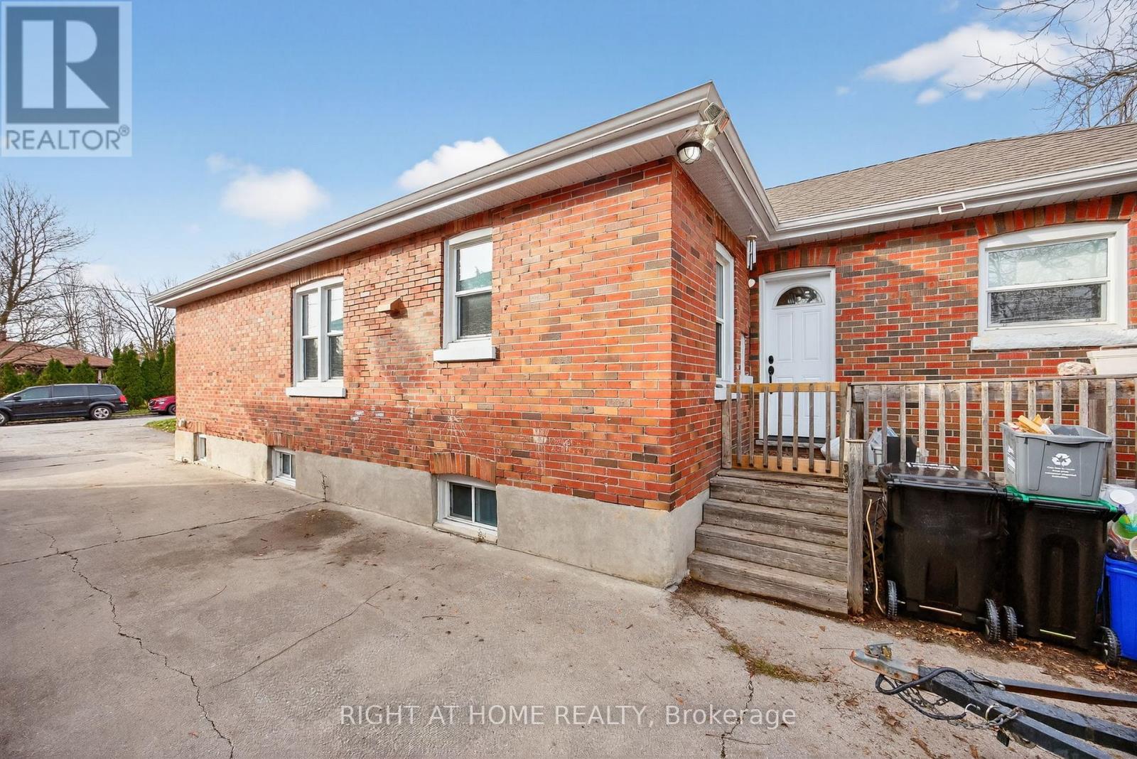 25 THOMSON STREET, Barrie (Queen's Park), Ontario, L4N1X4 — Photo 2