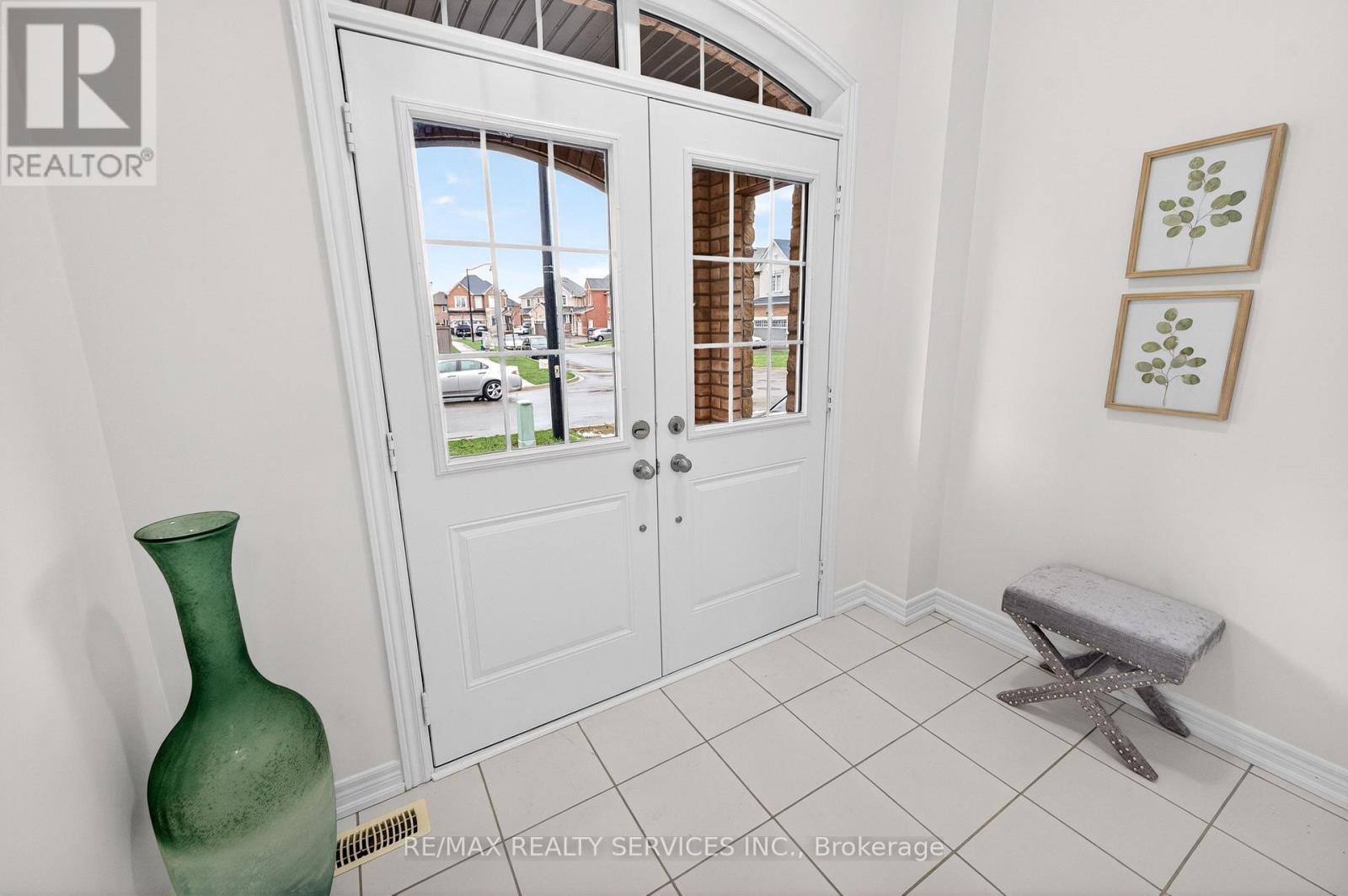 100 EMERALD COAST TRAIL, Brampton (Northwest Brampton), Ontario, L7A5A7 — Photo 4