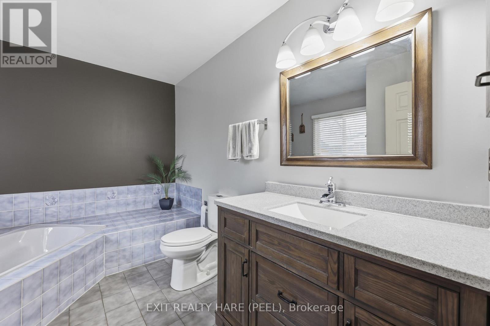 77 LORD SIMCOE DRIVE, Brampton (Westgate), Ontario, L6S5H1 — Photo 12