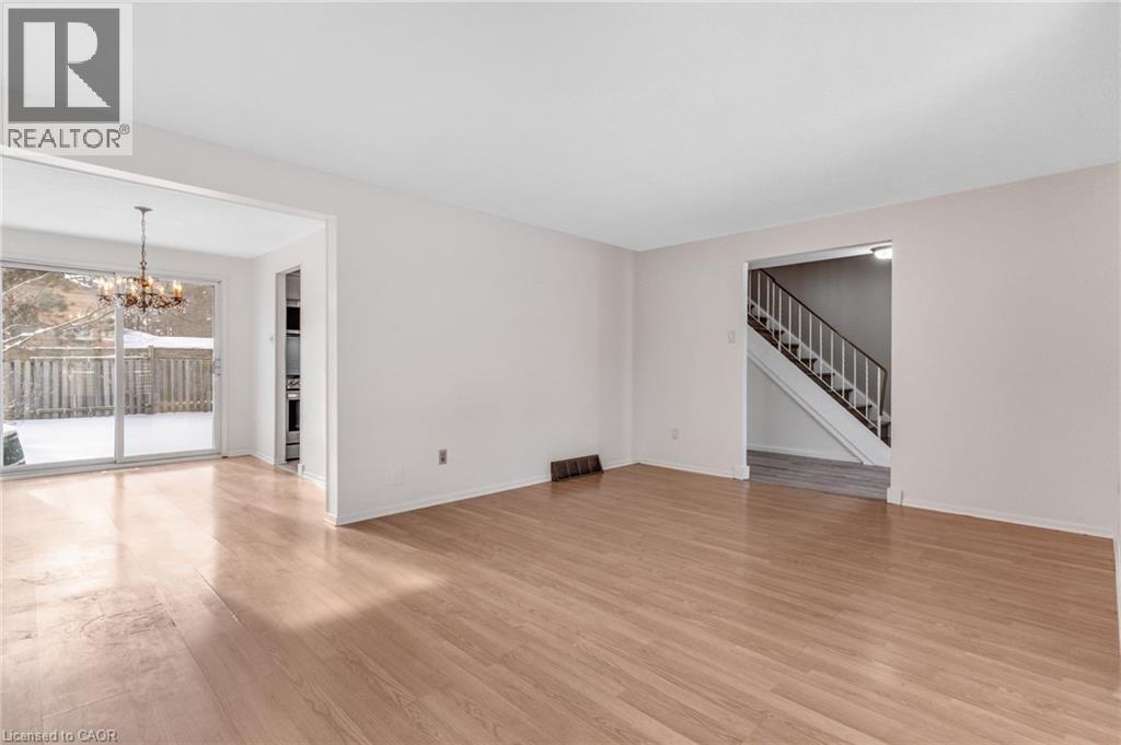 111 MANOR Drive, Kitchener, Ontario, N2A2T9 — Photo 10