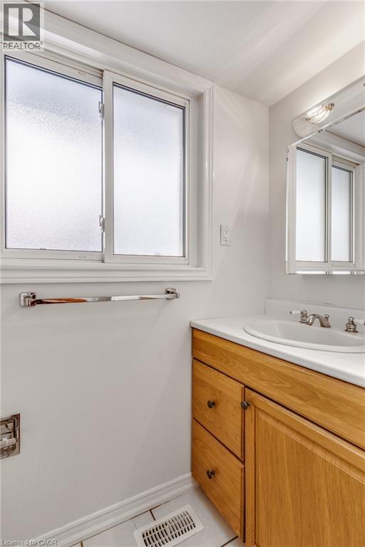 111 MANOR Drive, Kitchener, Ontario, N2A2T9 — Photo 19