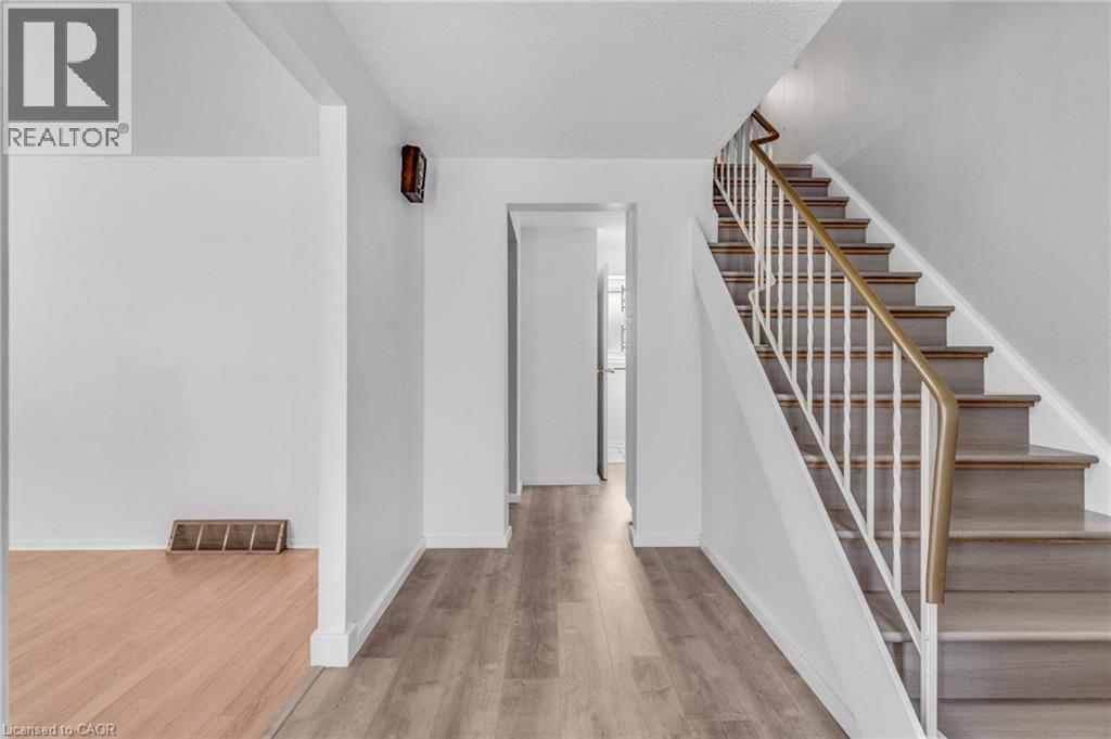 111 MANOR Drive, Kitchener, Ontario, N2A2T9 — Photo 5