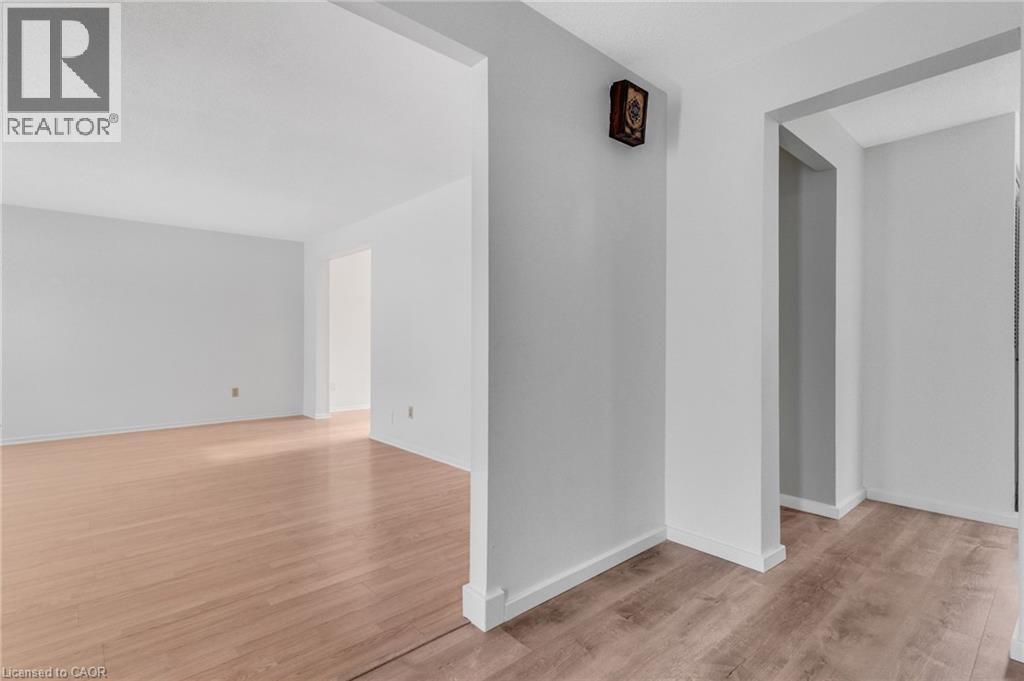 111 MANOR Drive, Kitchener, Ontario, N2A2T9 — Photo 6