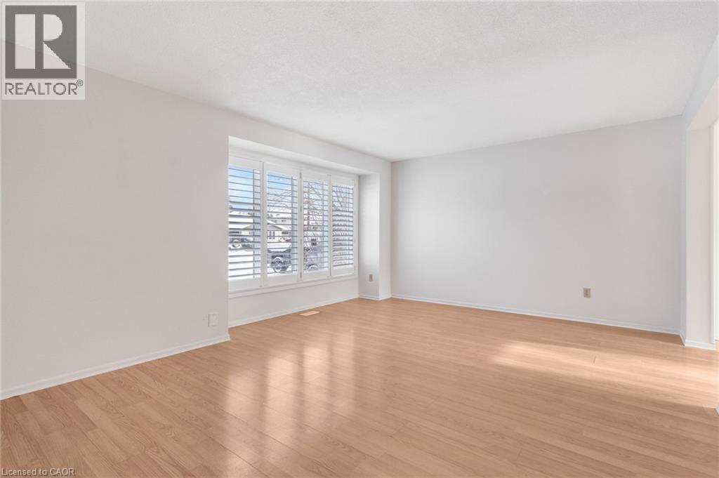 111 MANOR Drive, Kitchener, Ontario, N2A2T9 — Photo 8