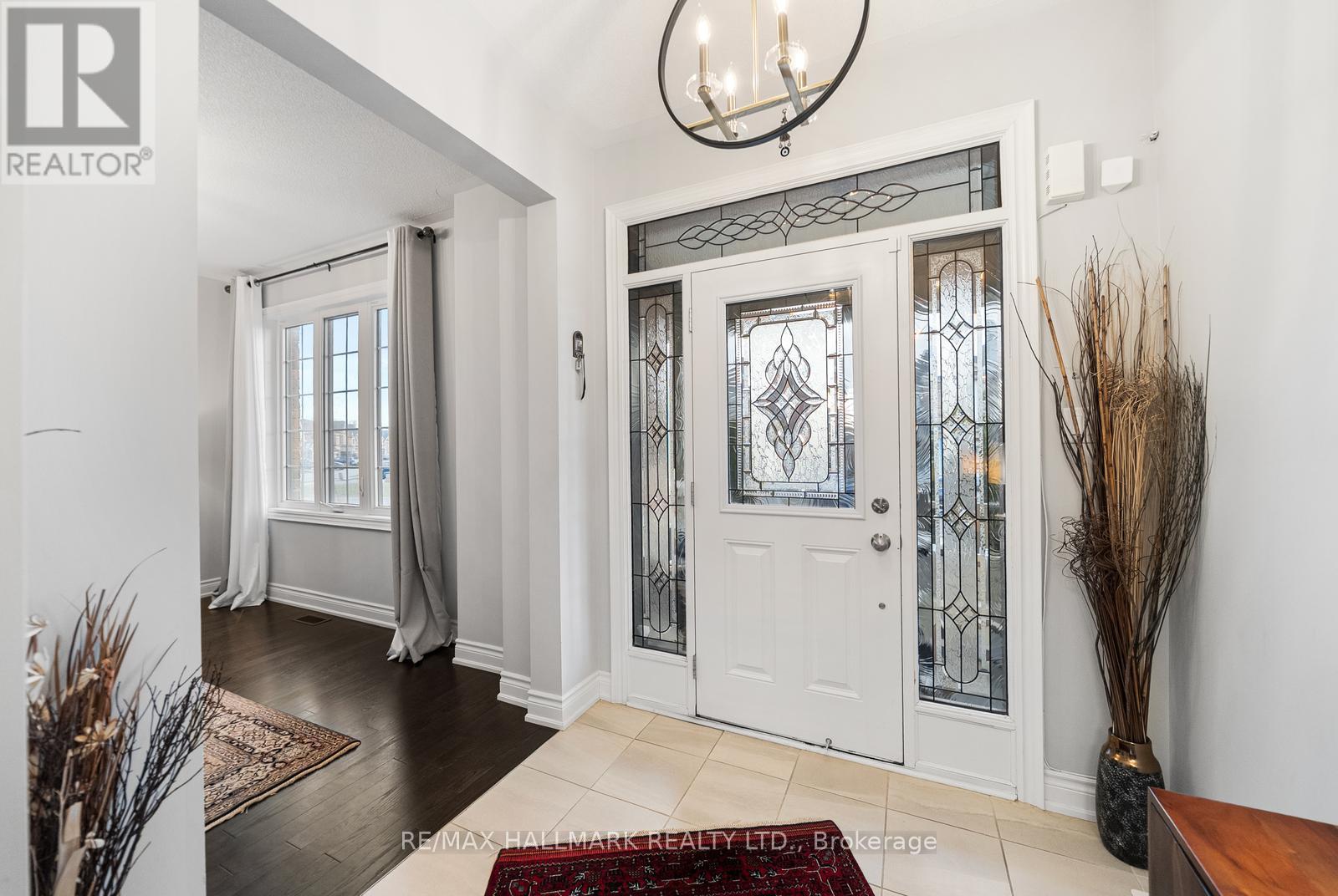 7 CARRATUCK STREET, East Gwillimbury (Sharon), Ontario, L9N0S5 — Photo 3