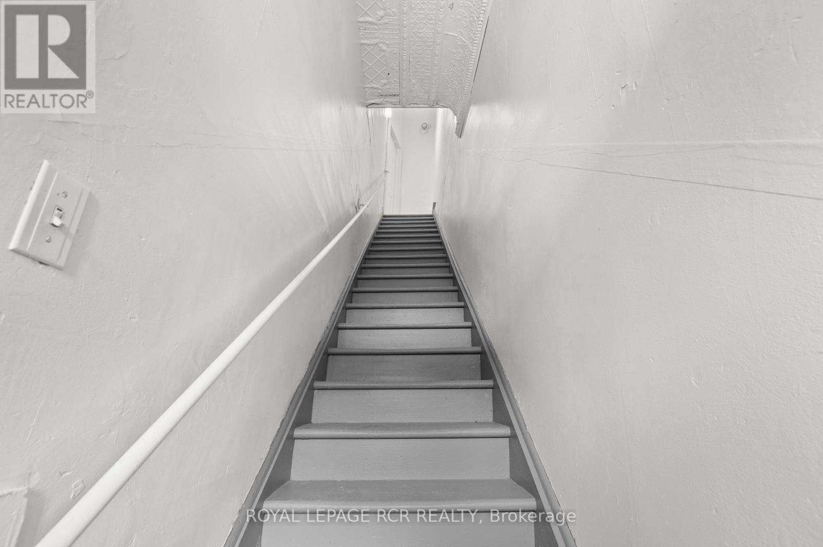 UPPER - 137 BROADWAY, Orangeville, Ontario, L9W1K2 — Photo 3