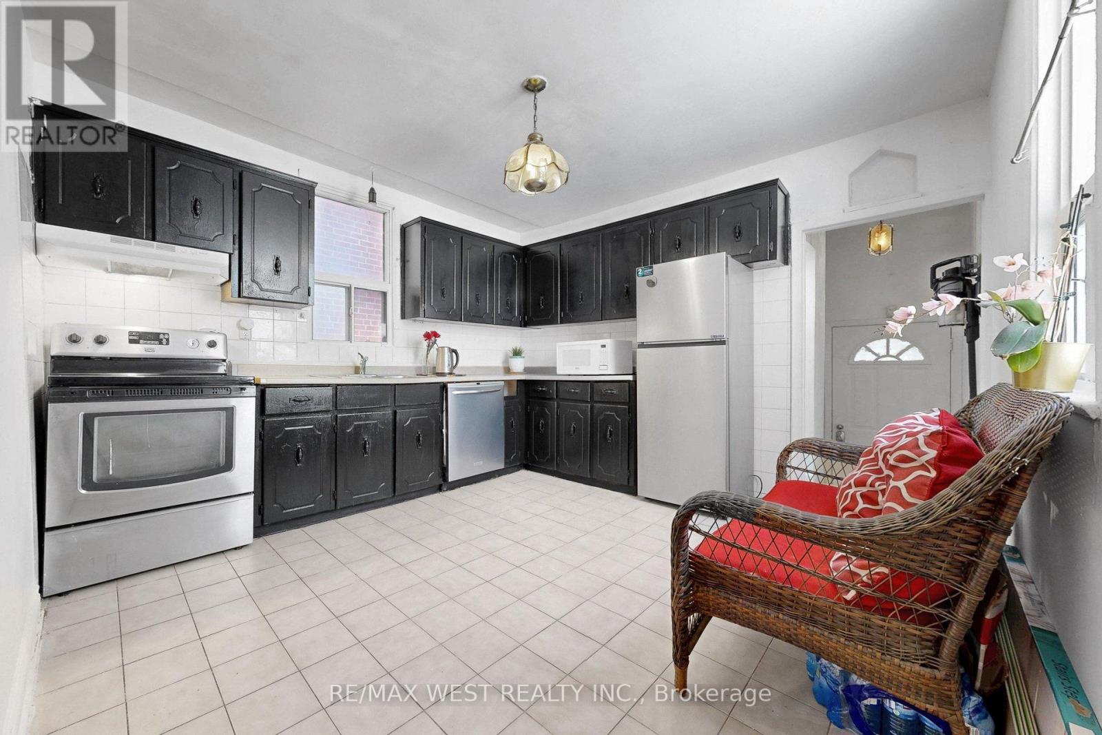 538 MCROBERTS AVENUE, Toronto (Caledonia-Fairbank), Ontario, M6E4R6 — Photo 11