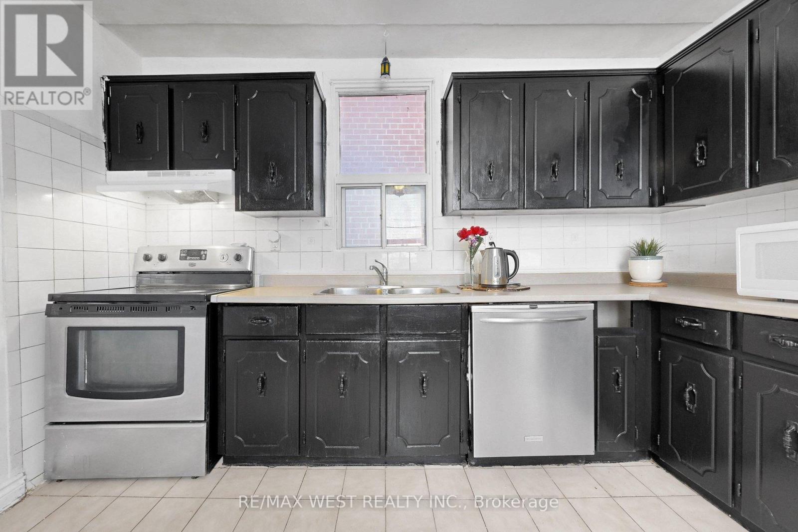 538 MCROBERTS AVENUE, Toronto (Caledonia-Fairbank), Ontario, M6E4R6 — Photo 13