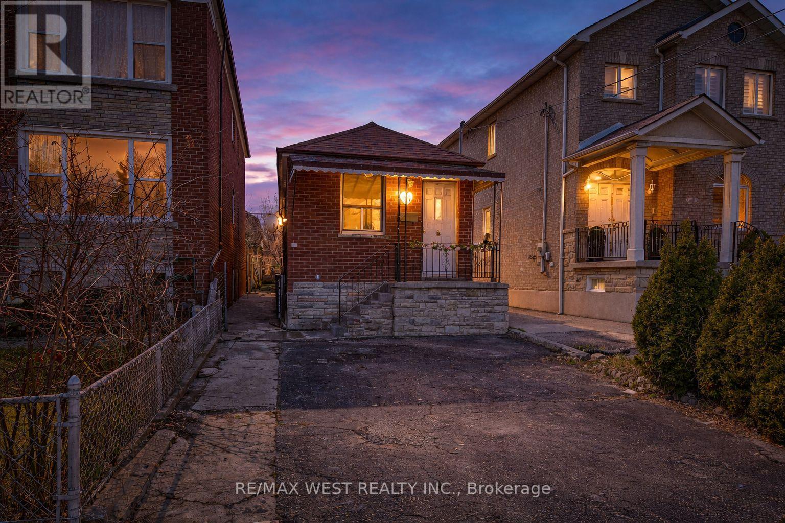 538 MCROBERTS AVENUE, Toronto (Caledonia-Fairbank), Ontario, M6E4R6 — Photo 2