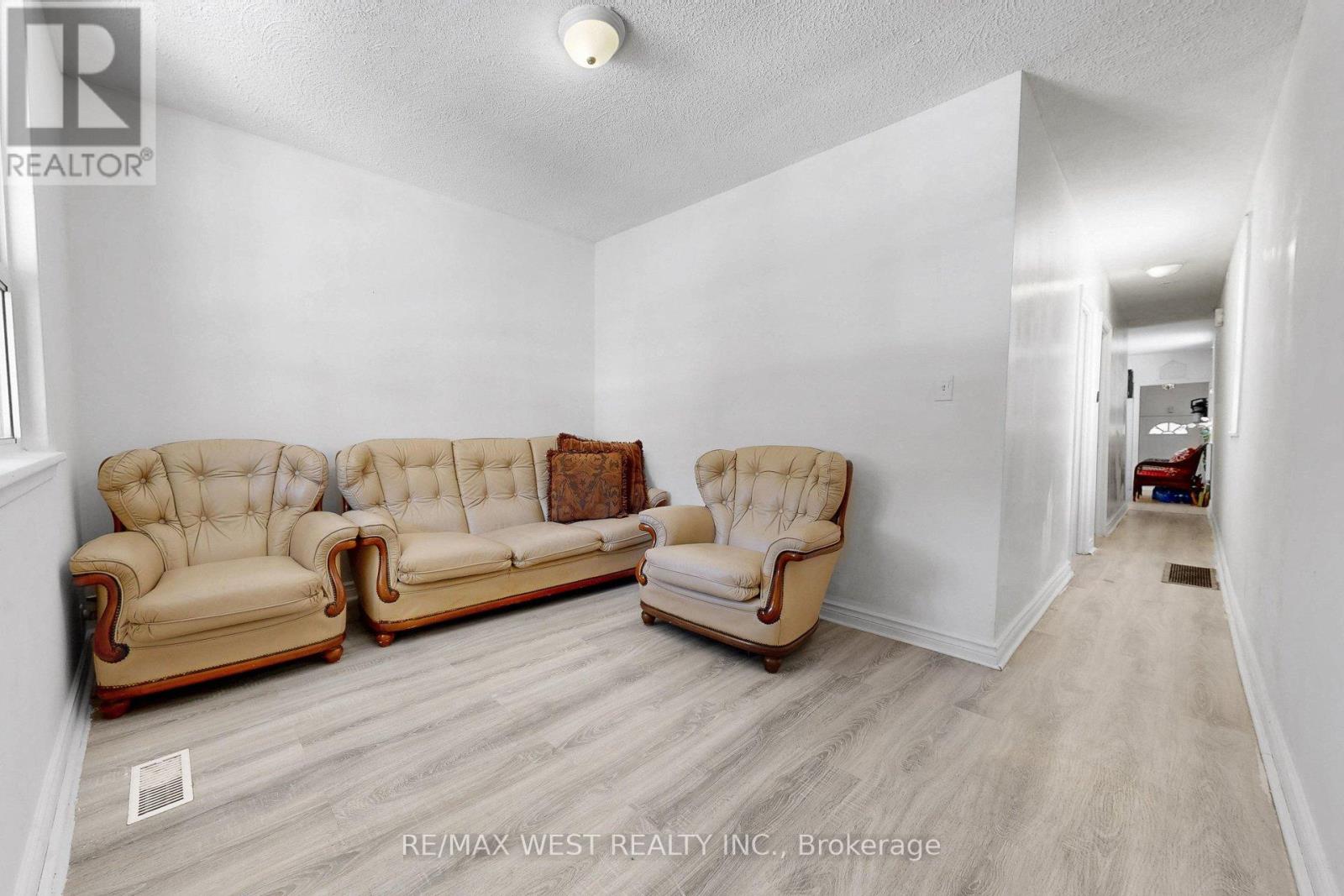 538 MCROBERTS AVENUE, Toronto (Caledonia-Fairbank), Ontario, M6E4R6 — Photo 3