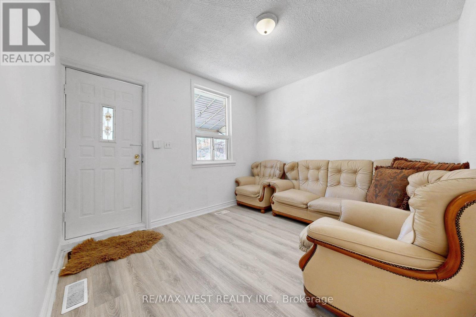 538 MCROBERTS AVENUE, Toronto (Caledonia-Fairbank), Ontario, M6E4R6 — Photo 4